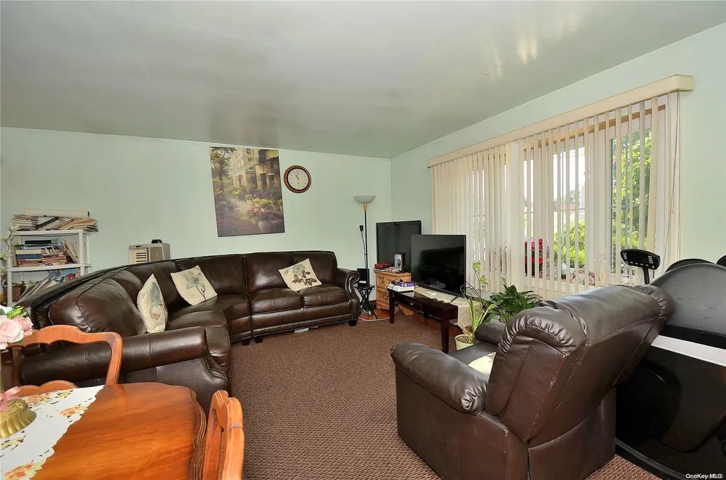 155 E Mineola Avenue Valley Stream NY 11580