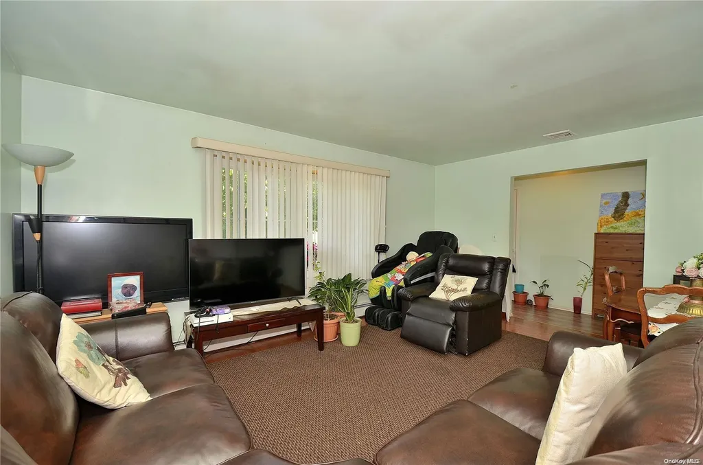 155 E Mineola Avenue Valley Stream NY 11580