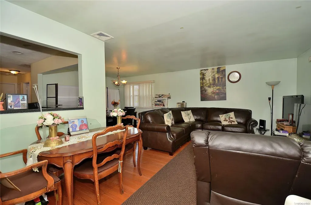 155 E Mineola Avenue Valley Stream NY 11580
