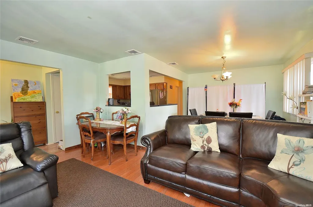 155 E Mineola Avenue Valley Stream NY 11580