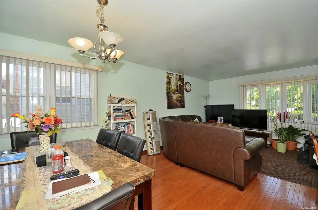 155 E Mineola Avenue Valley Stream NY 11580