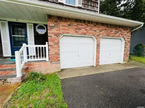 82 Ryder Avenue North Babylon NY 11703