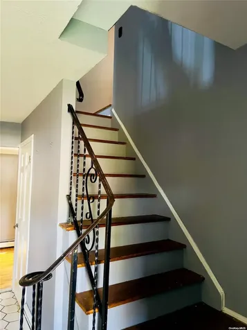 82 Ryder Avenue North Babylon NY 11703