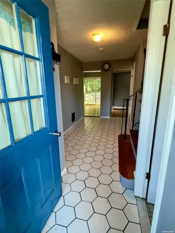 82 Ryder Avenue North Babylon NY 11703