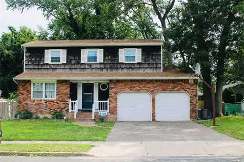82 Ryder Avenue North Babylon NY 11703