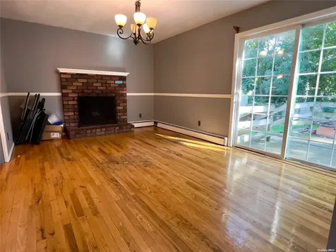 82 Ryder Avenue North Babylon NY 11703