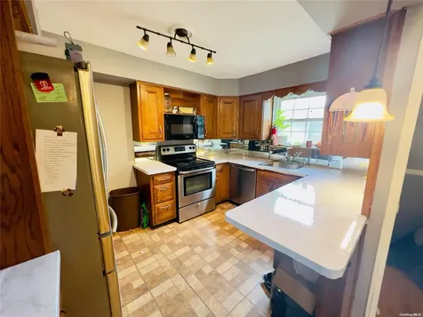 82 Ryder Avenue North Babylon NY 11703