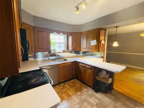 82 Ryder Avenue North Babylon NY 11703