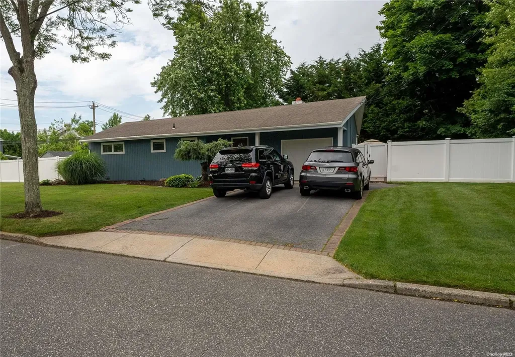 148 The Crescent Babylon NY 11702