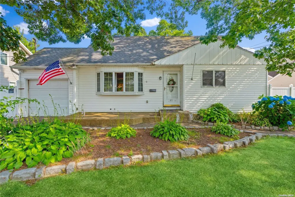 49 Birchfield Avenue Babylon NY 11702