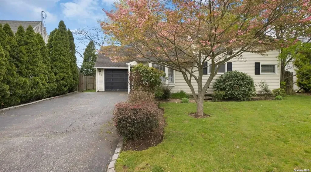 26 Carriage Lane Levittown NY 11756