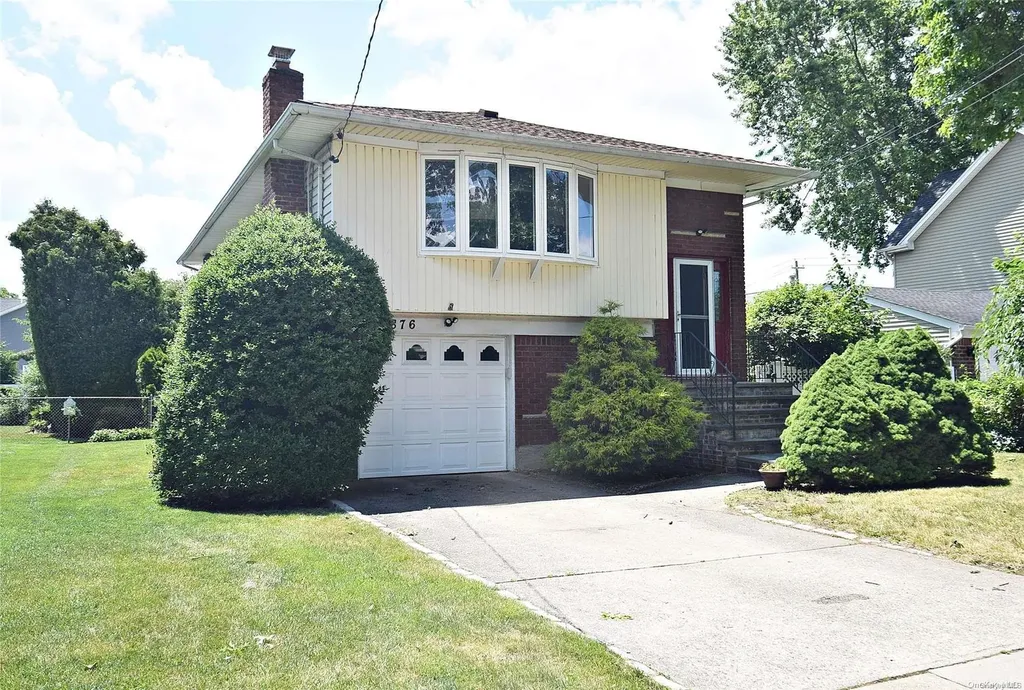 876 Madison Place Merrick NY 11566