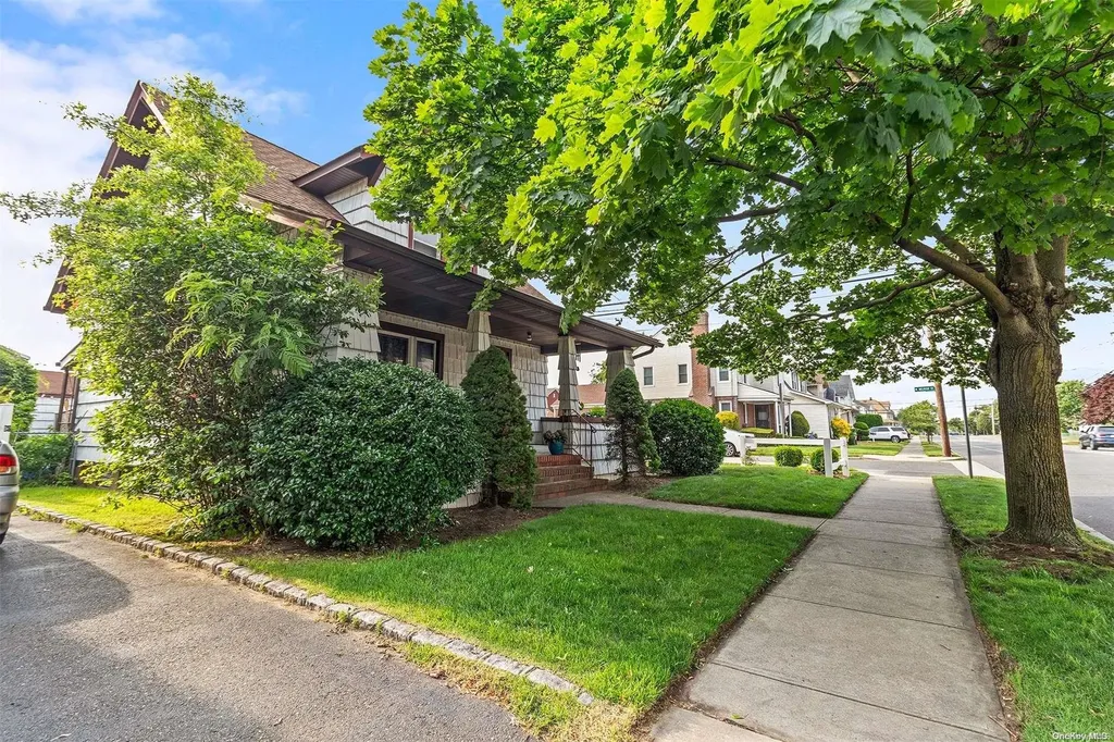62 Rockaway Parkway Valley Stream NY 11580