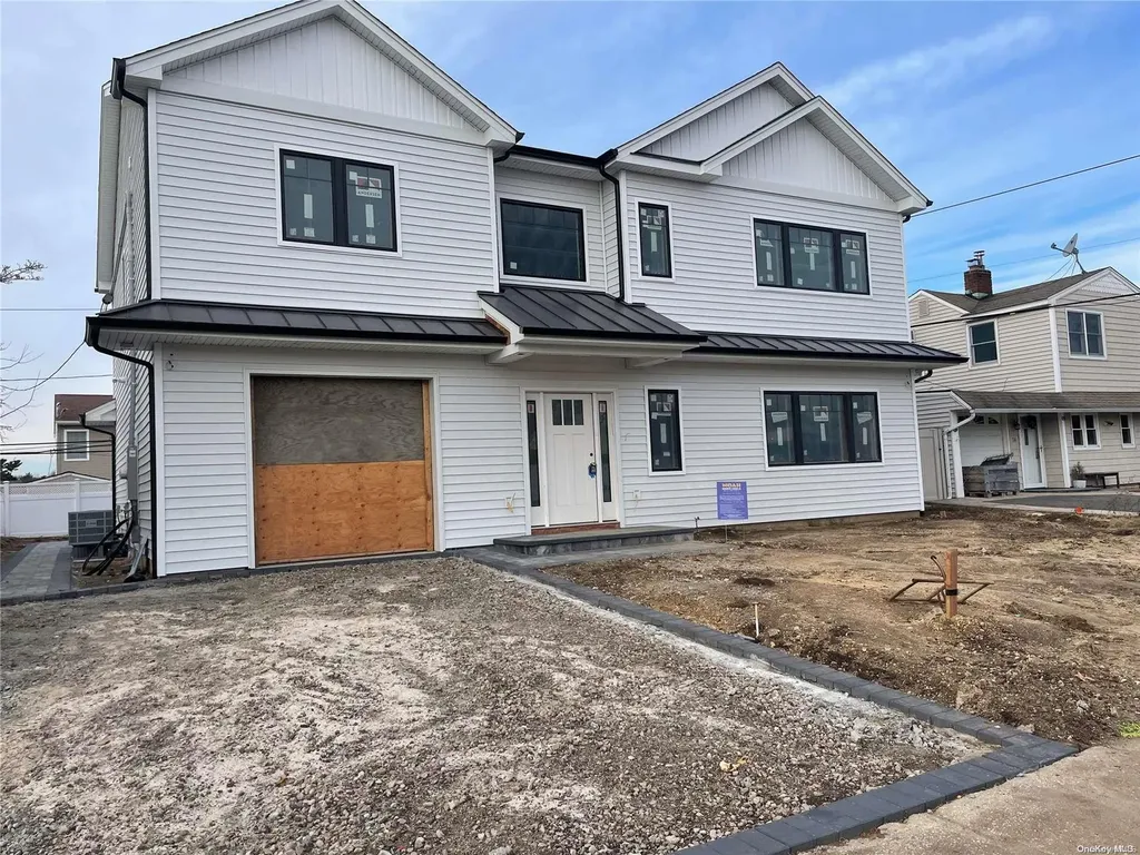 18 Hidden Lane Westbury NY 11590