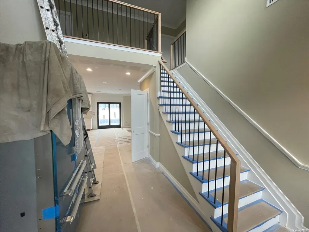18 Hidden Lane Westbury NY 11590