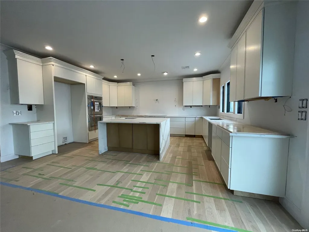 18 Hidden Lane Westbury NY 11590