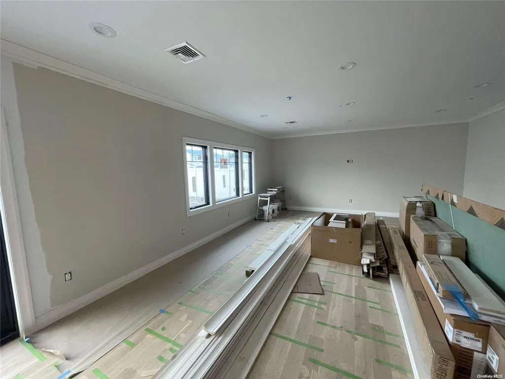 18 Hidden Lane Westbury NY 11590