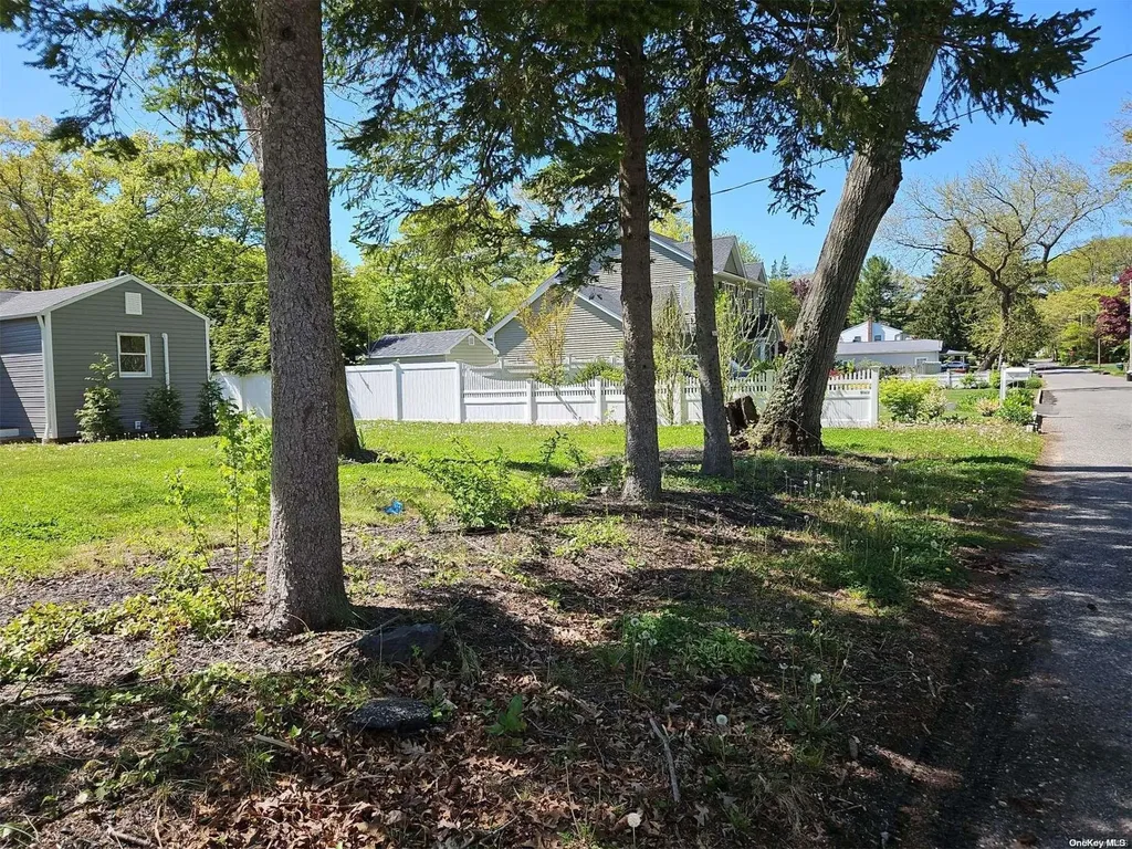 38 Parkside Avenue Miller Place NY 11764