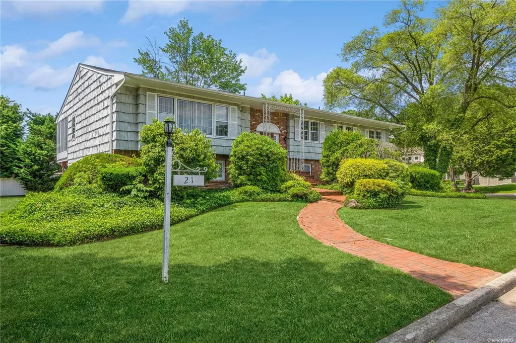 21 Bayberry Road Lawrence NY 11559
