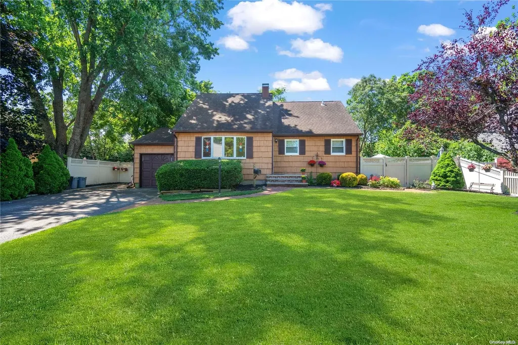 21 Winston Road Centereach NY 11720