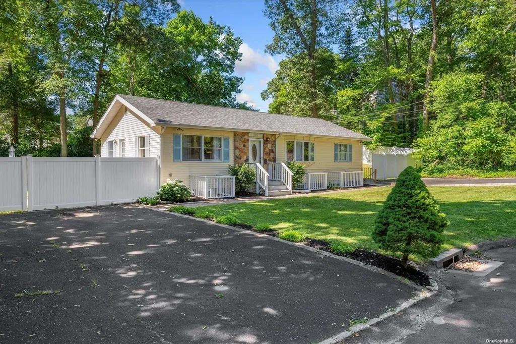 320 Locust Drive Rocky Point NY 11778