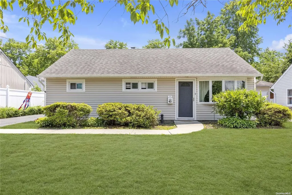 43 Island Street Plainview NY 11803