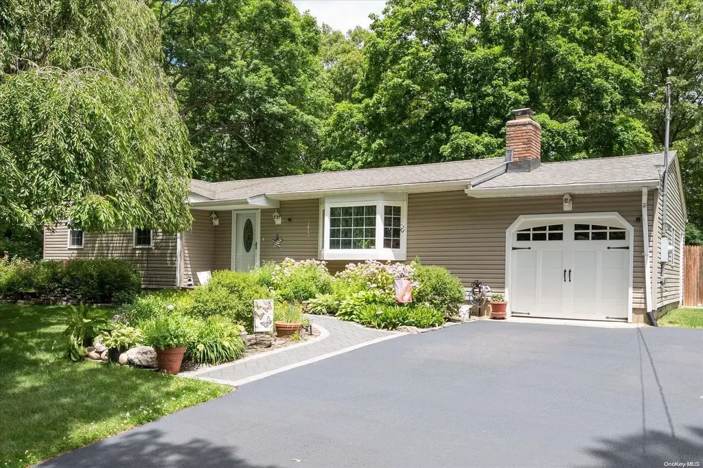 454 River Road Shirley NY 11967
