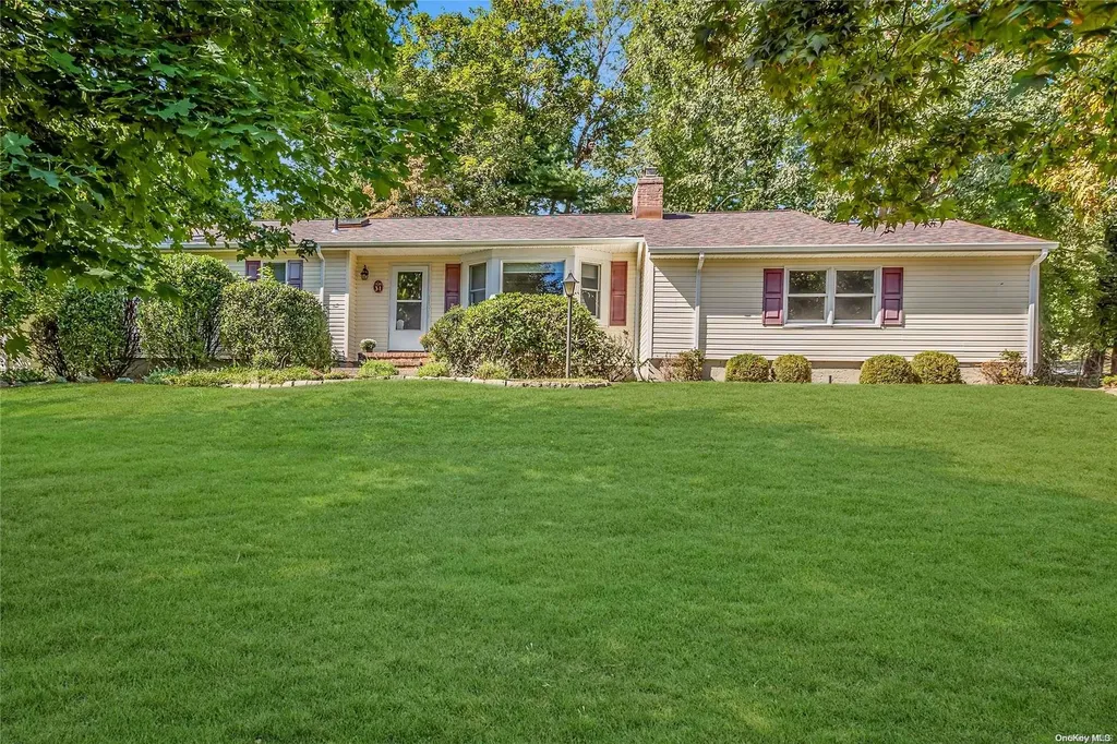 31 Eckernkamp Drive Smithtown NY 11787