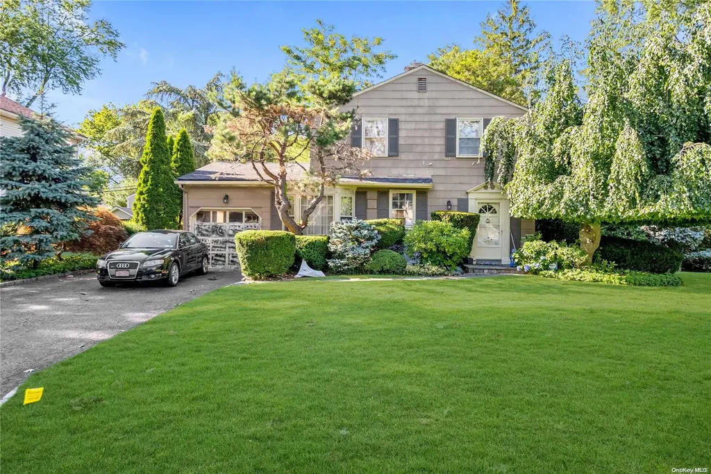 44 Argyle Road Albertson NY 11507