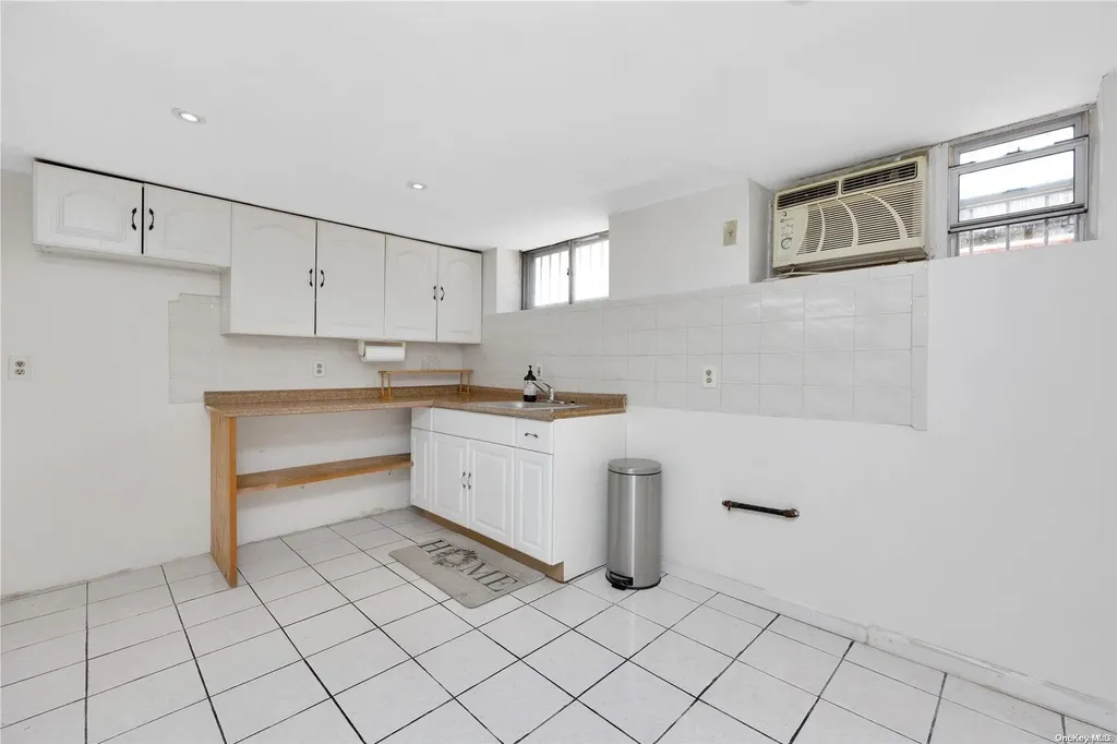 9314 Avenue N Brooklyn NY 11236