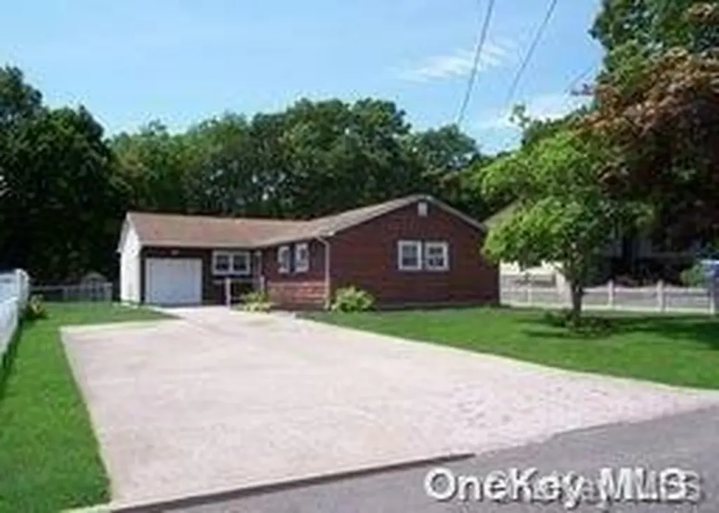 1984 Louis Kossuth Avenue Ronkonkoma NY 11779