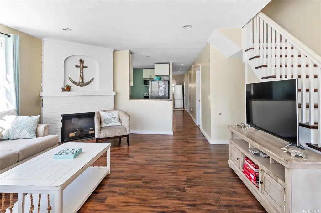 180 Cottage Walk Ocean Beach NY 11770