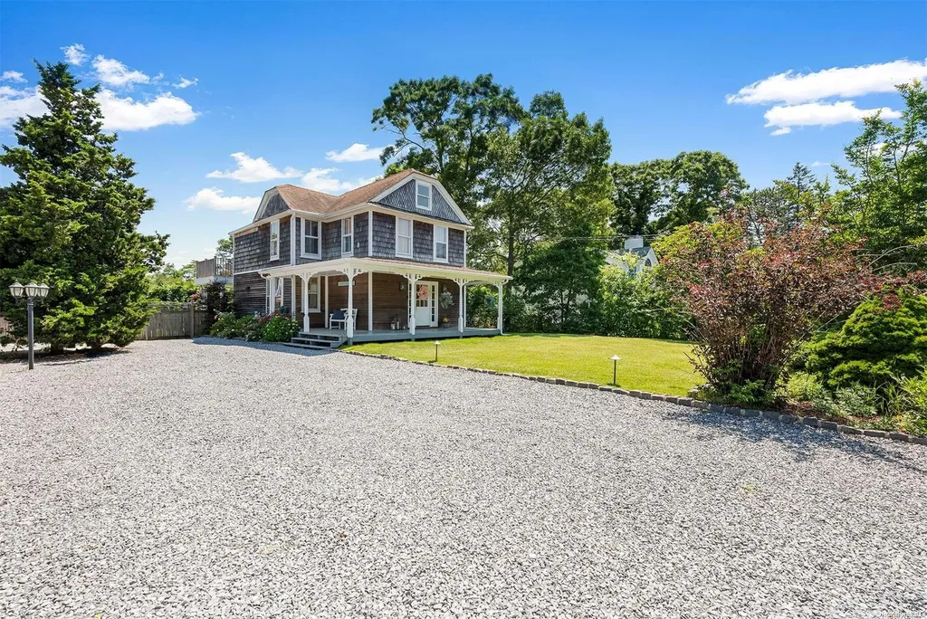 15 Argonne Road W Hampton Bays NY 11946