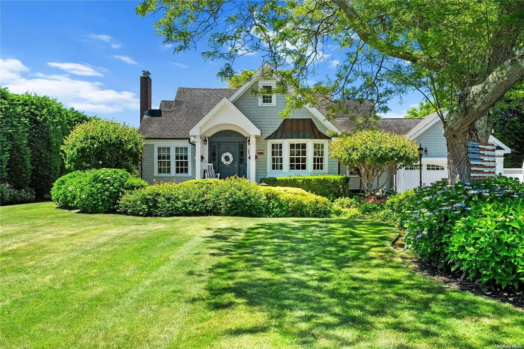 165 S Windsor Avenue Brightwaters NY 11718