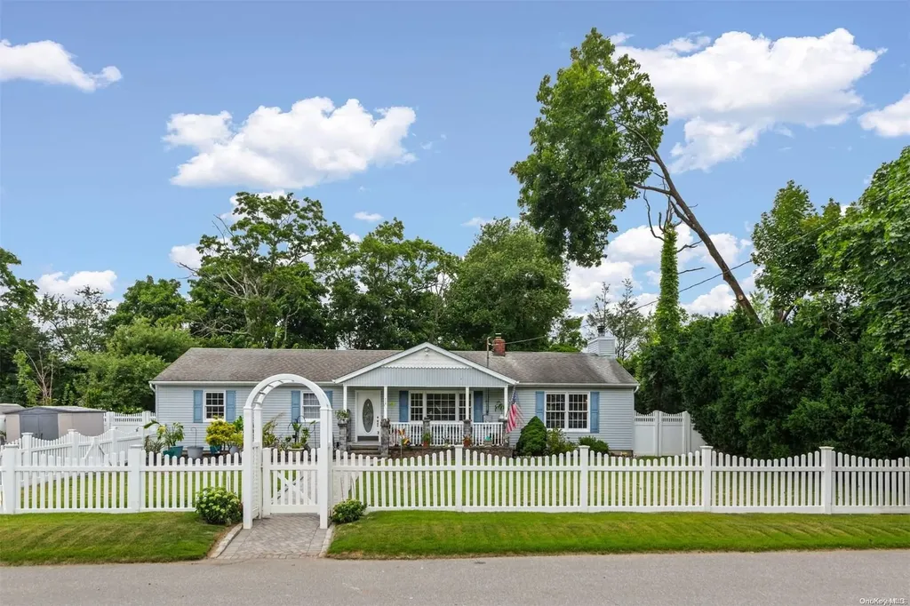 313 Gillette Street Dix Hills NY 11746