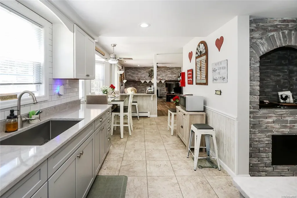 4 Kim Place Kings Park NY 11754