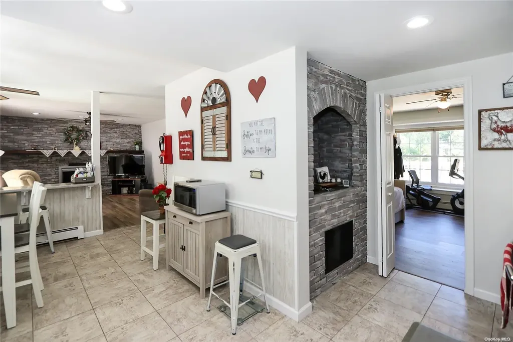 4 Kim Place Kings Park NY 11754