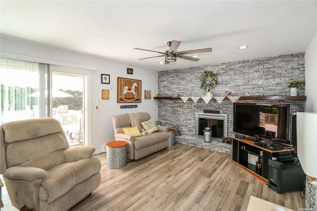 4 Kim Place Kings Park NY 11754