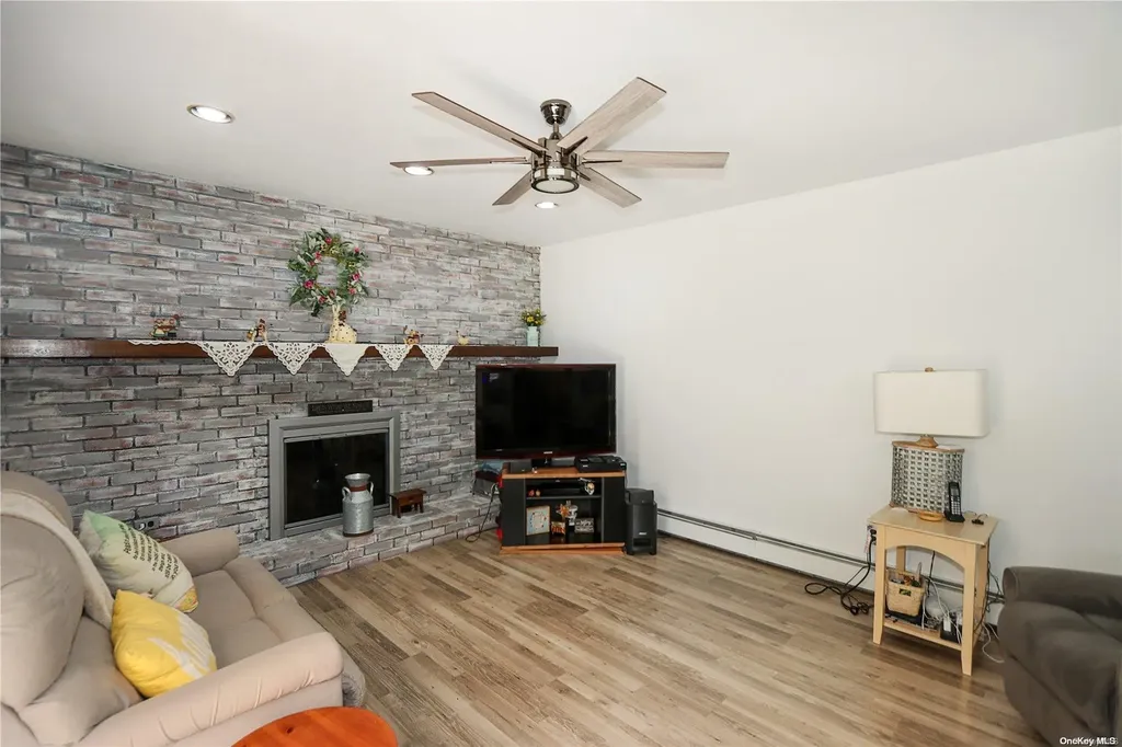 4 Kim Place Kings Park NY 11754