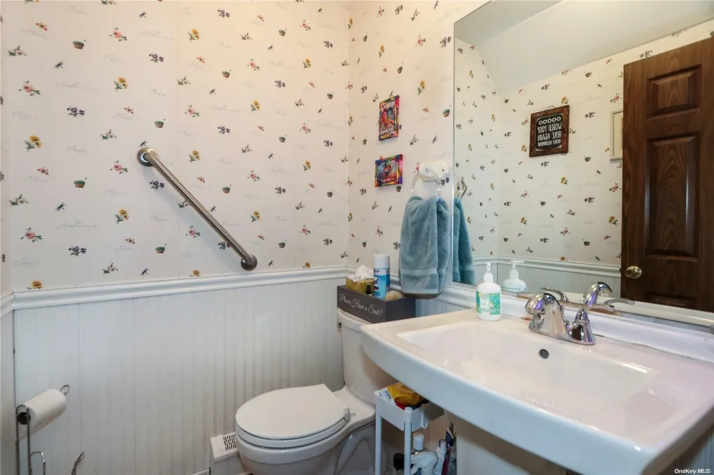 4 Kim Place Kings Park NY 11754