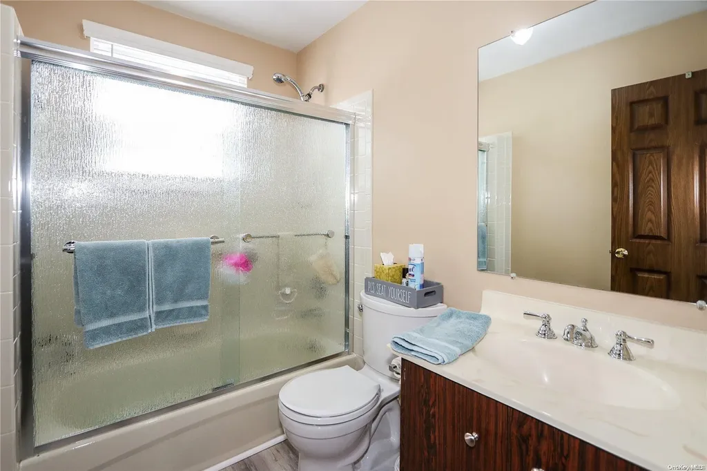 4 Kim Place Kings Park NY 11754
