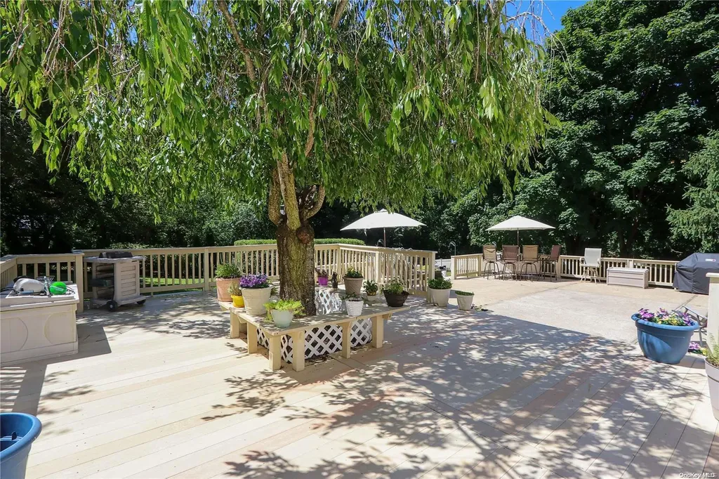 4 Kim Place Kings Park NY 11754