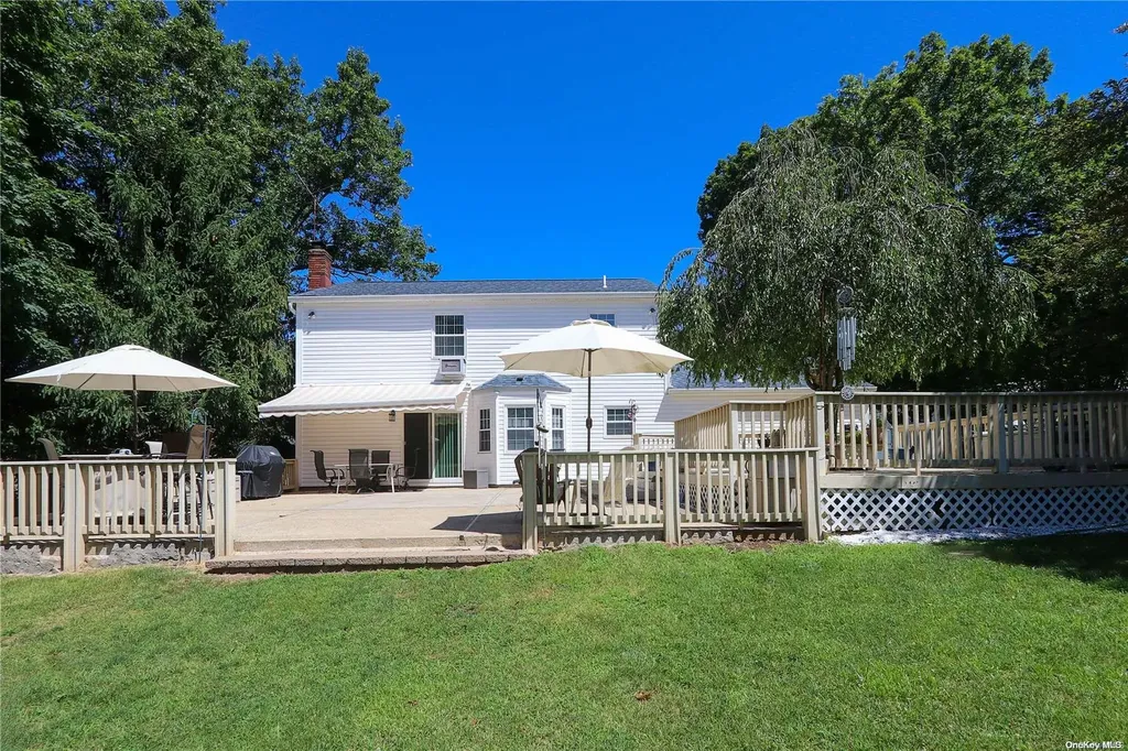4 Kim Place Kings Park NY 11754