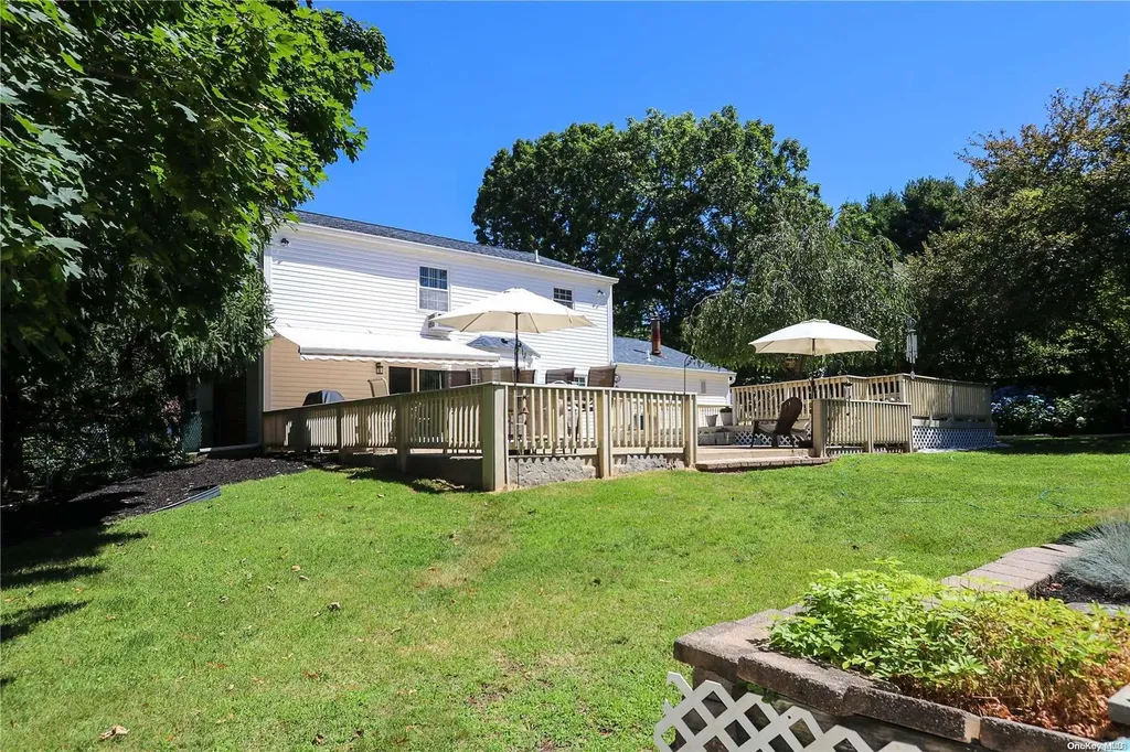 4 Kim Place Kings Park NY 11754