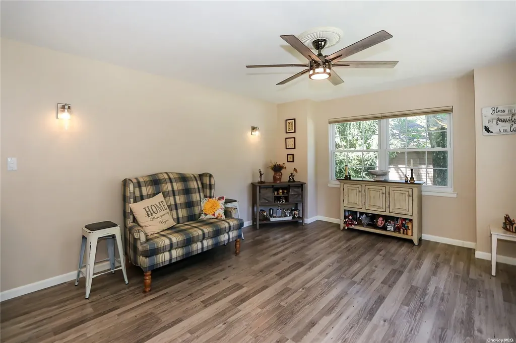4 Kim Place Kings Park NY 11754