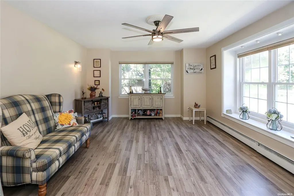 4 Kim Place Kings Park NY 11754