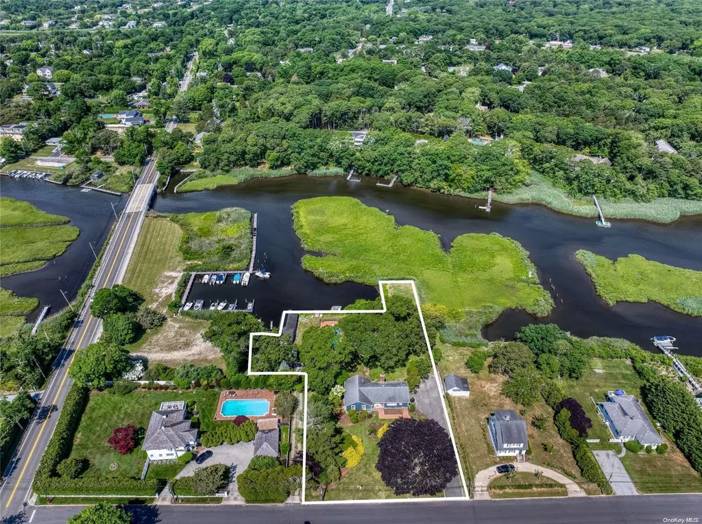 3 Bishop Avenue Westhampton NY 11977