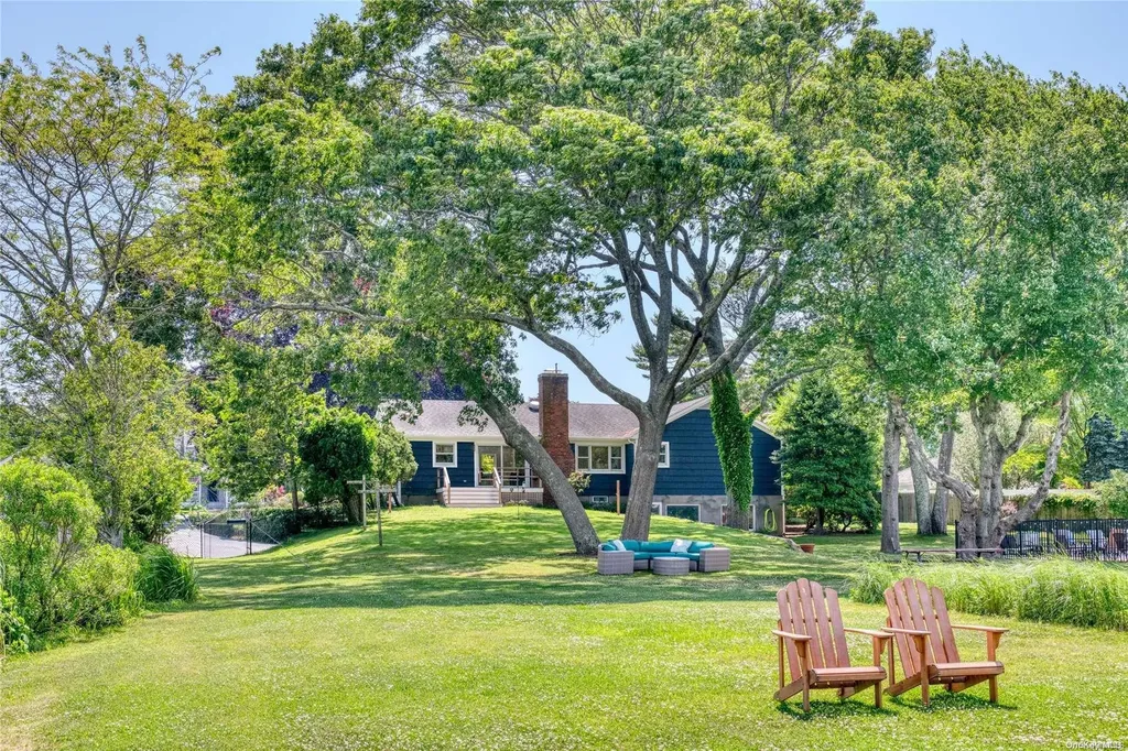 3 Bishop Avenue Westhampton NY 11977
