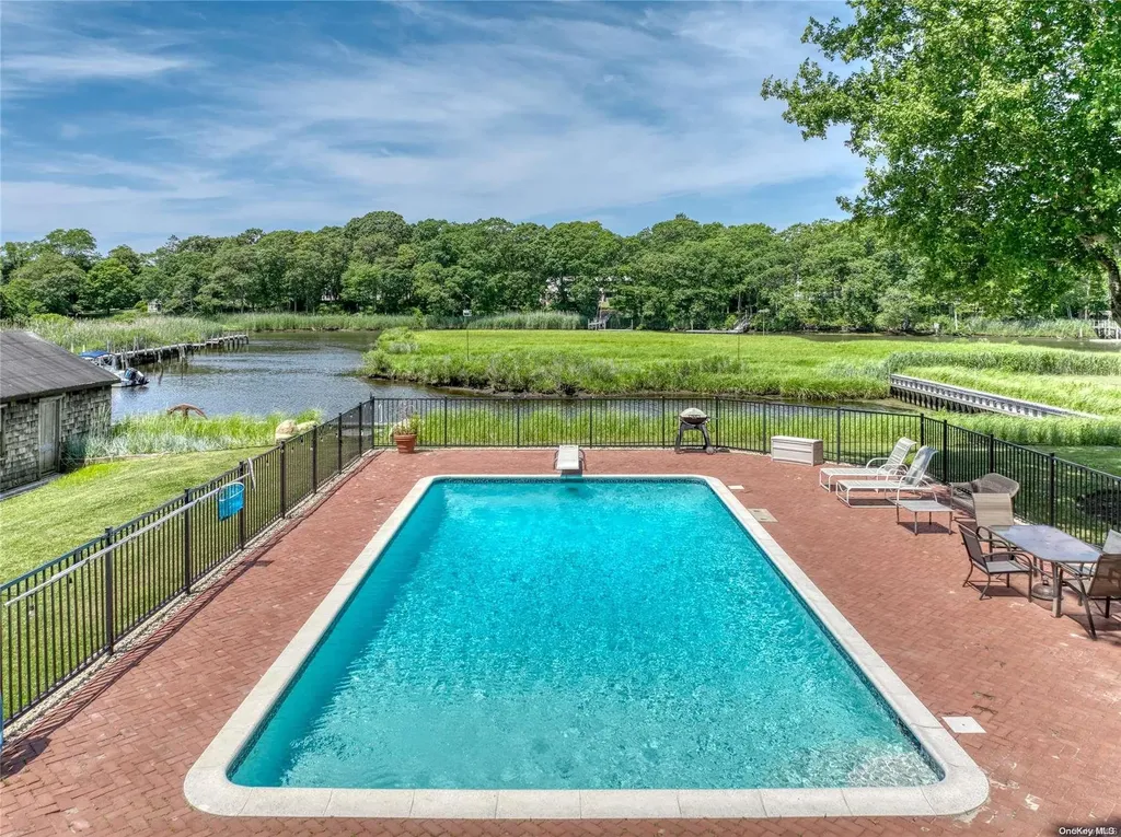 3 Bishop Avenue Westhampton NY 11977