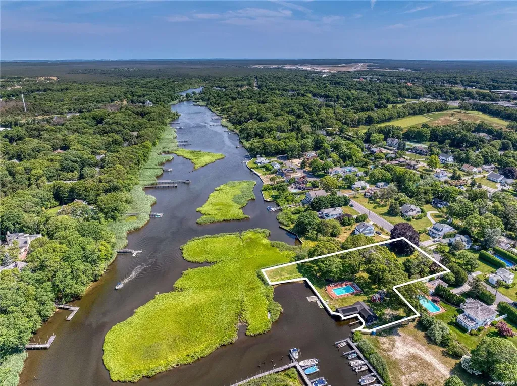 3 Bishop Avenue Westhampton NY 11977
